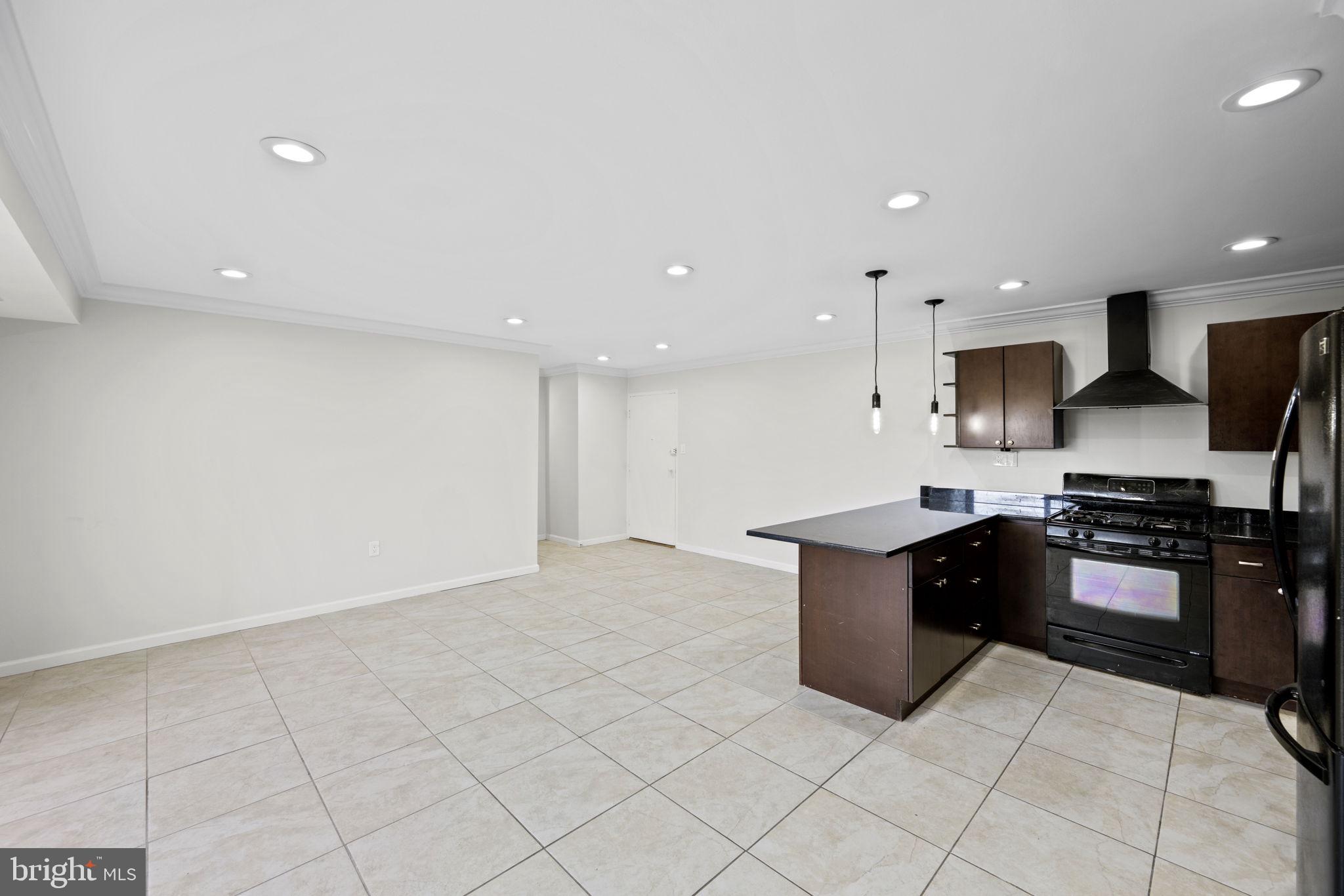 LAFAYETTE PARK CONDOMINIUM - Residential Lease