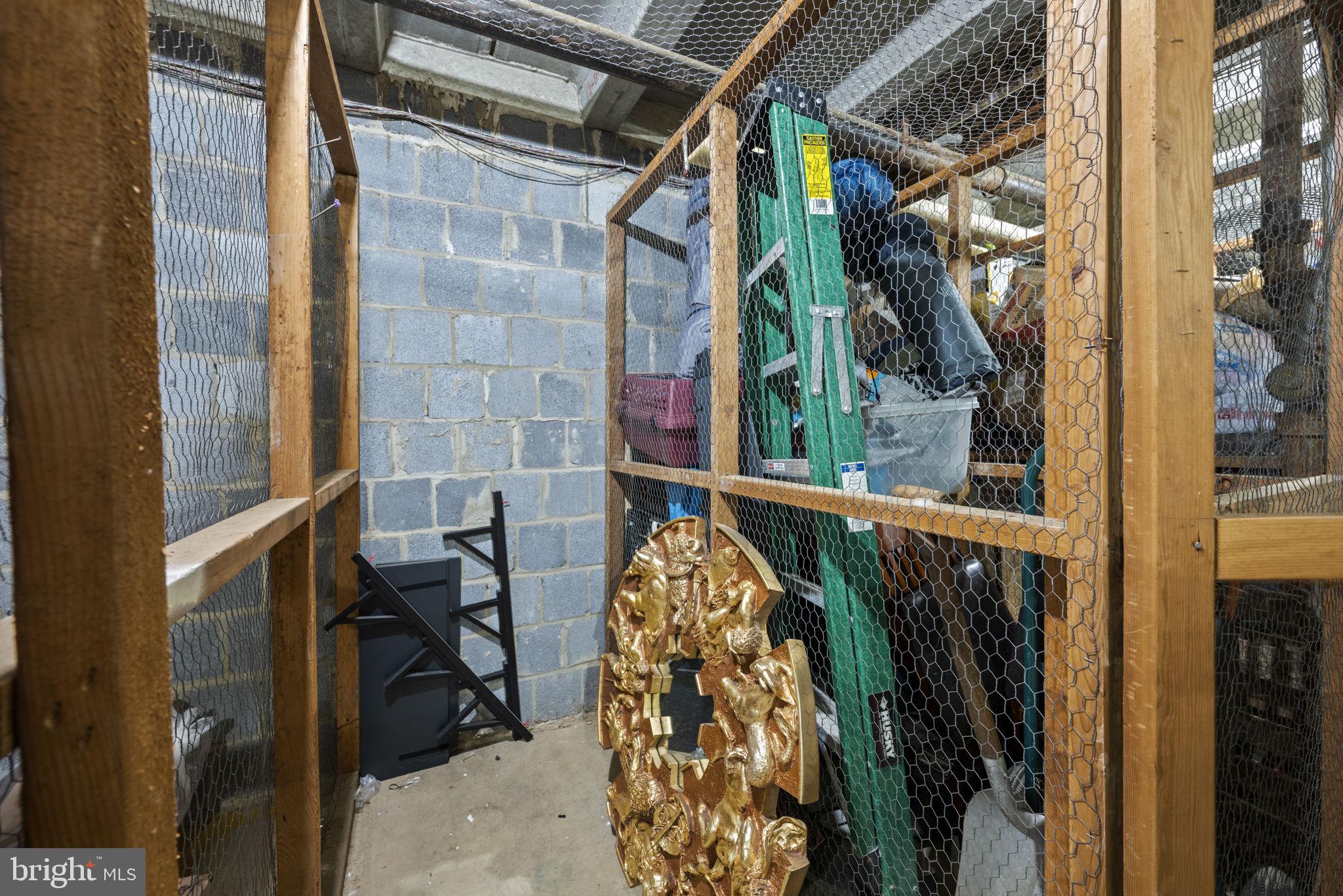 LAFAYETTE PARK CONDOMINIUM - Residential Lease