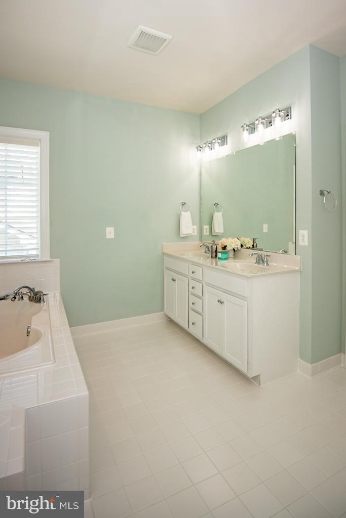 MOON GLADE FARM - Residential