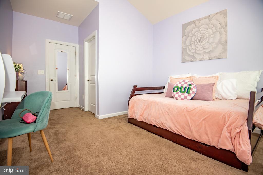 MOON GLADE FARM - Residential