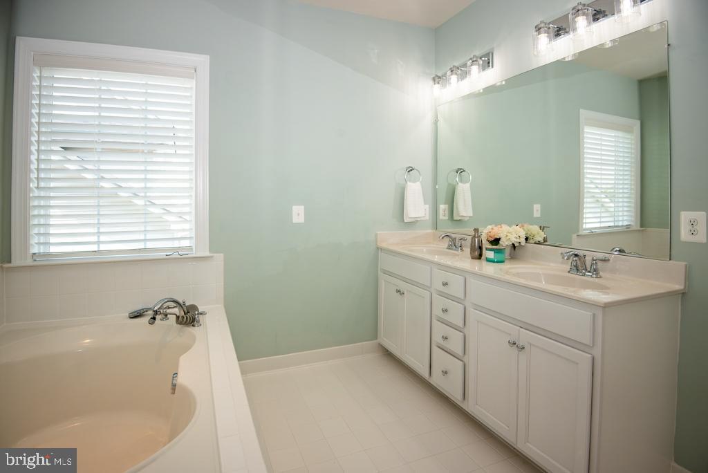 MOON GLADE FARM - Residential