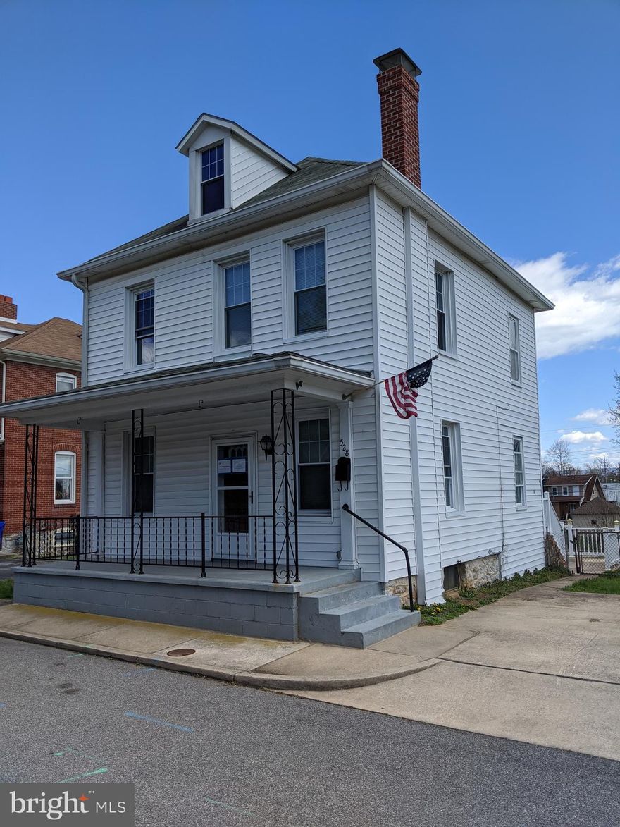 Fantastic opportunity in the well located single family home on a very spacious lot! Wood floors throughout, fenced rear patio, replacement double-pane windows, eat-in kitchen, ceiling fans,  updated boiler and oil tank. Attractive neighborhood is perfect for park lovers, easy commuting access and abundance of well-maintained homes. Home is sold as-is yet appears to be in good condition. Buyer to pay all transfer and recordation costs. Come check out this special home!
