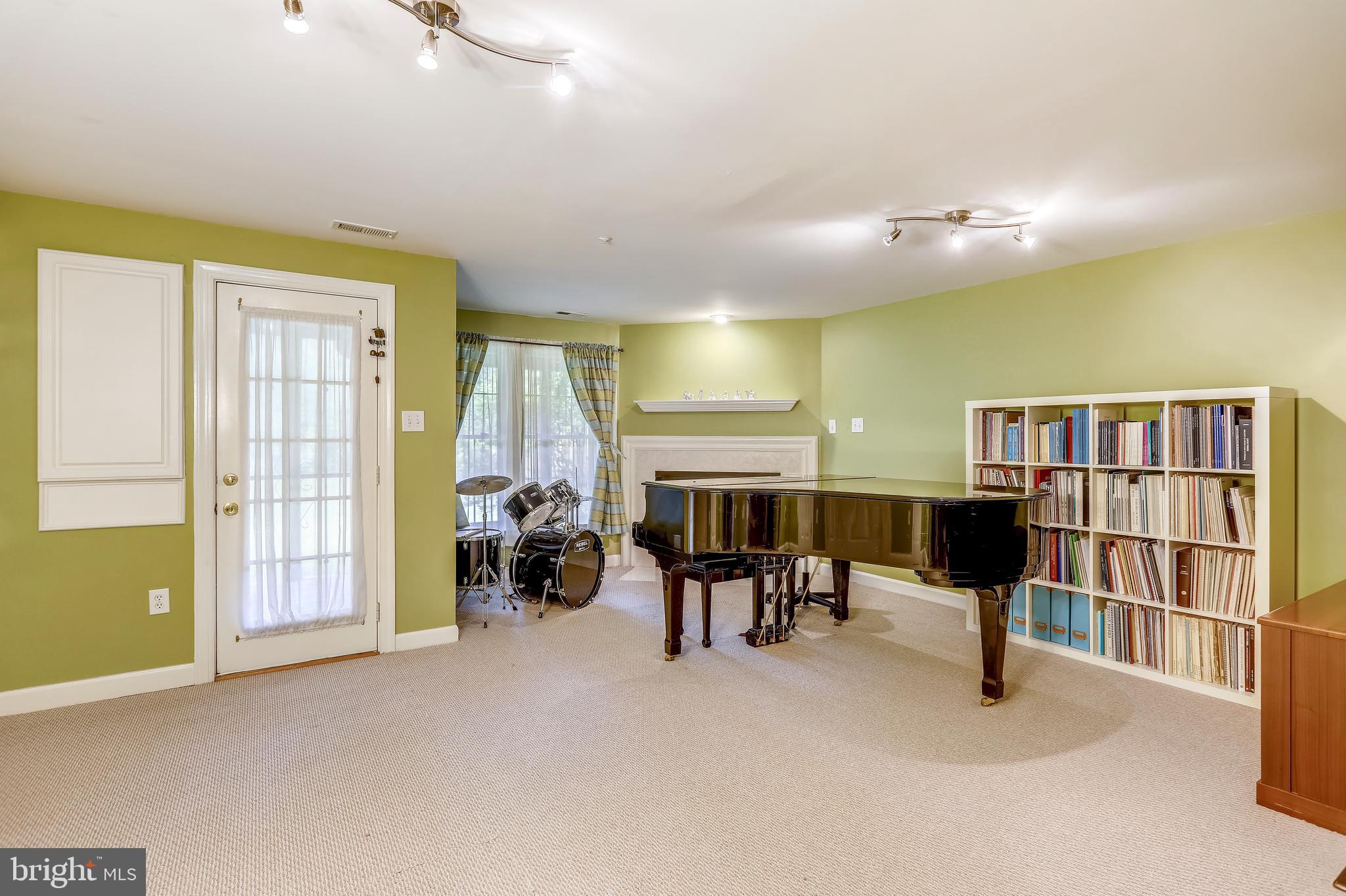 WILLOWS OF POTOMAC - Residential