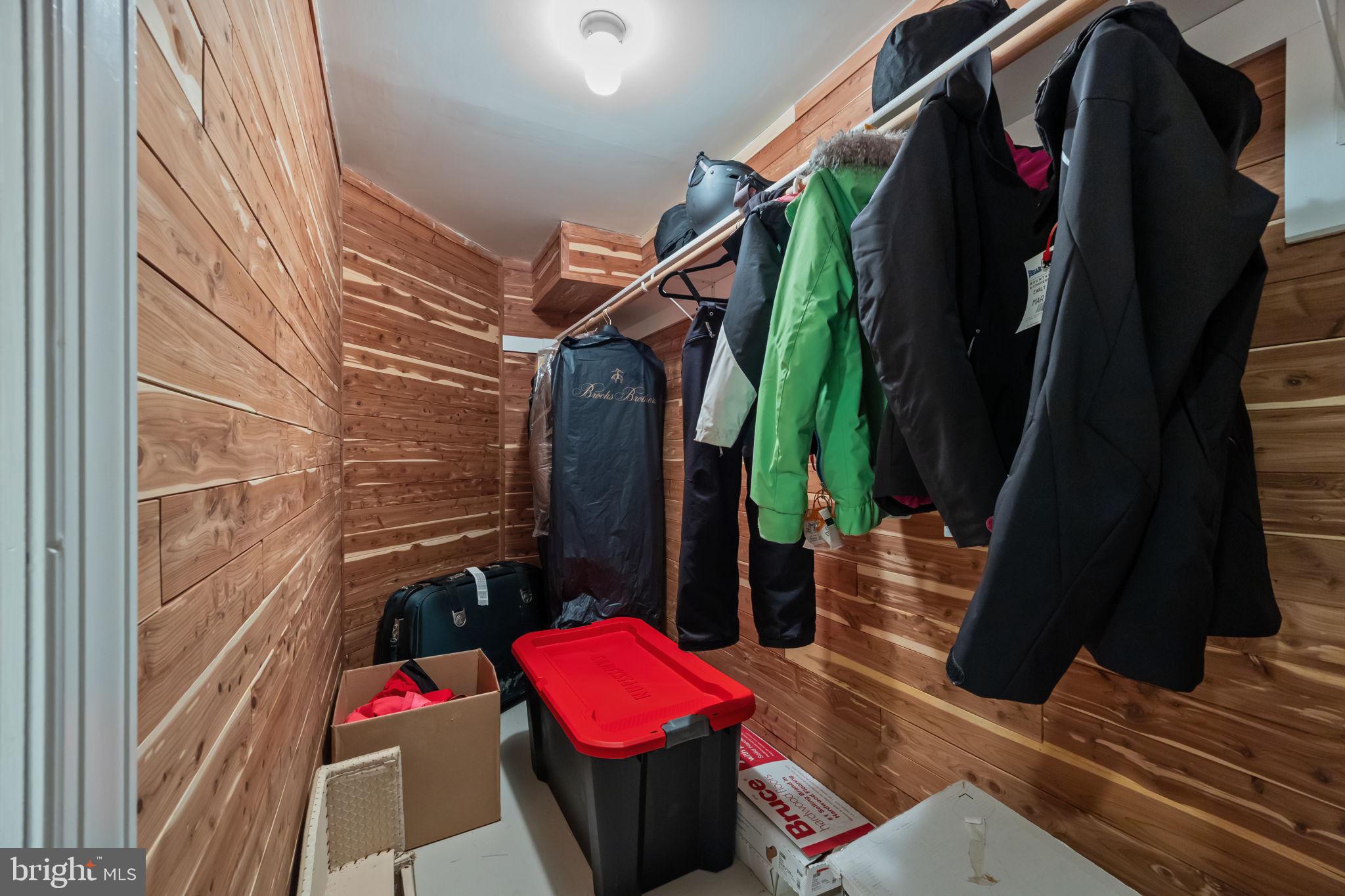 OAKS OF BUCKINGHAM - Residential