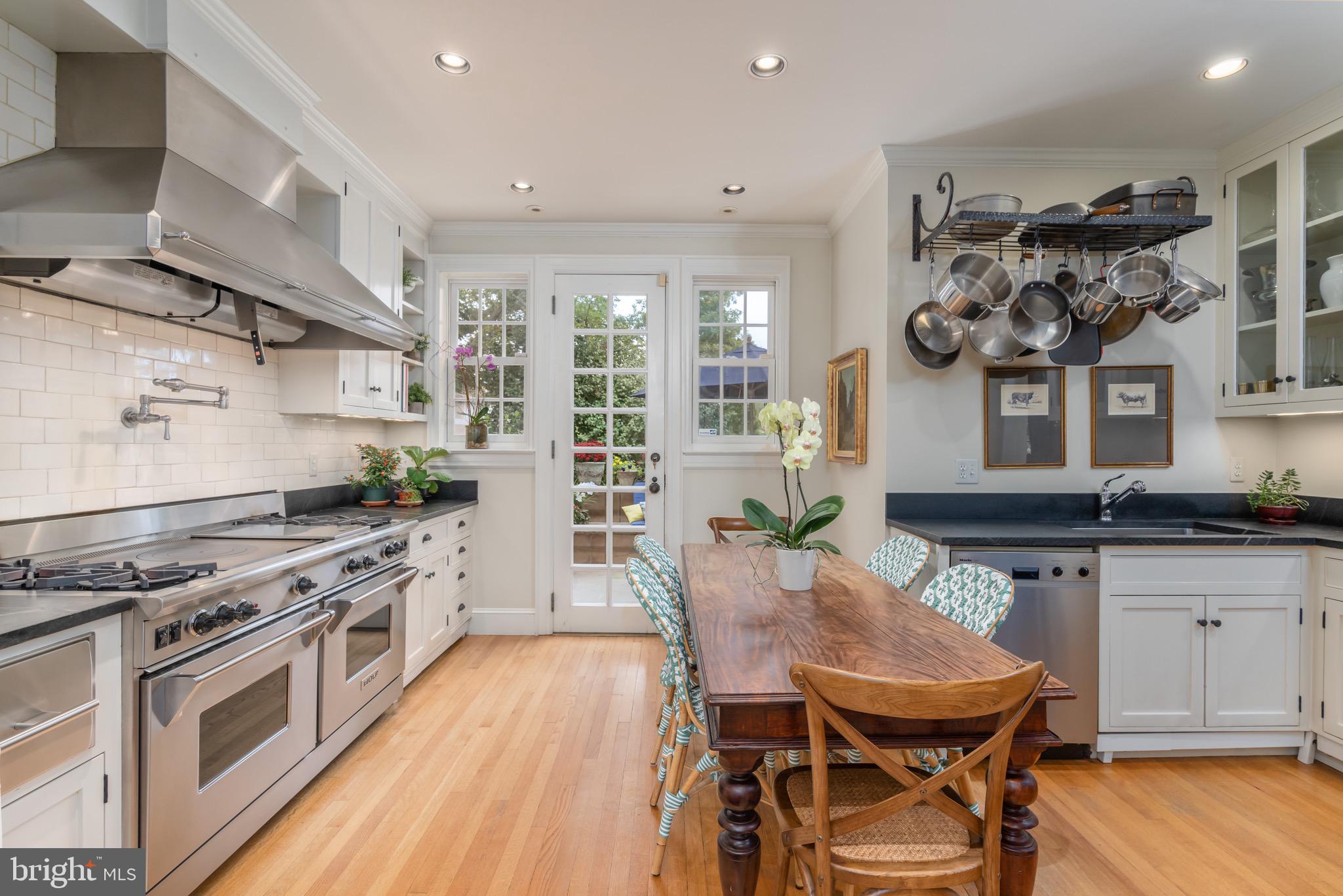 WOODLEY PARK - Residential