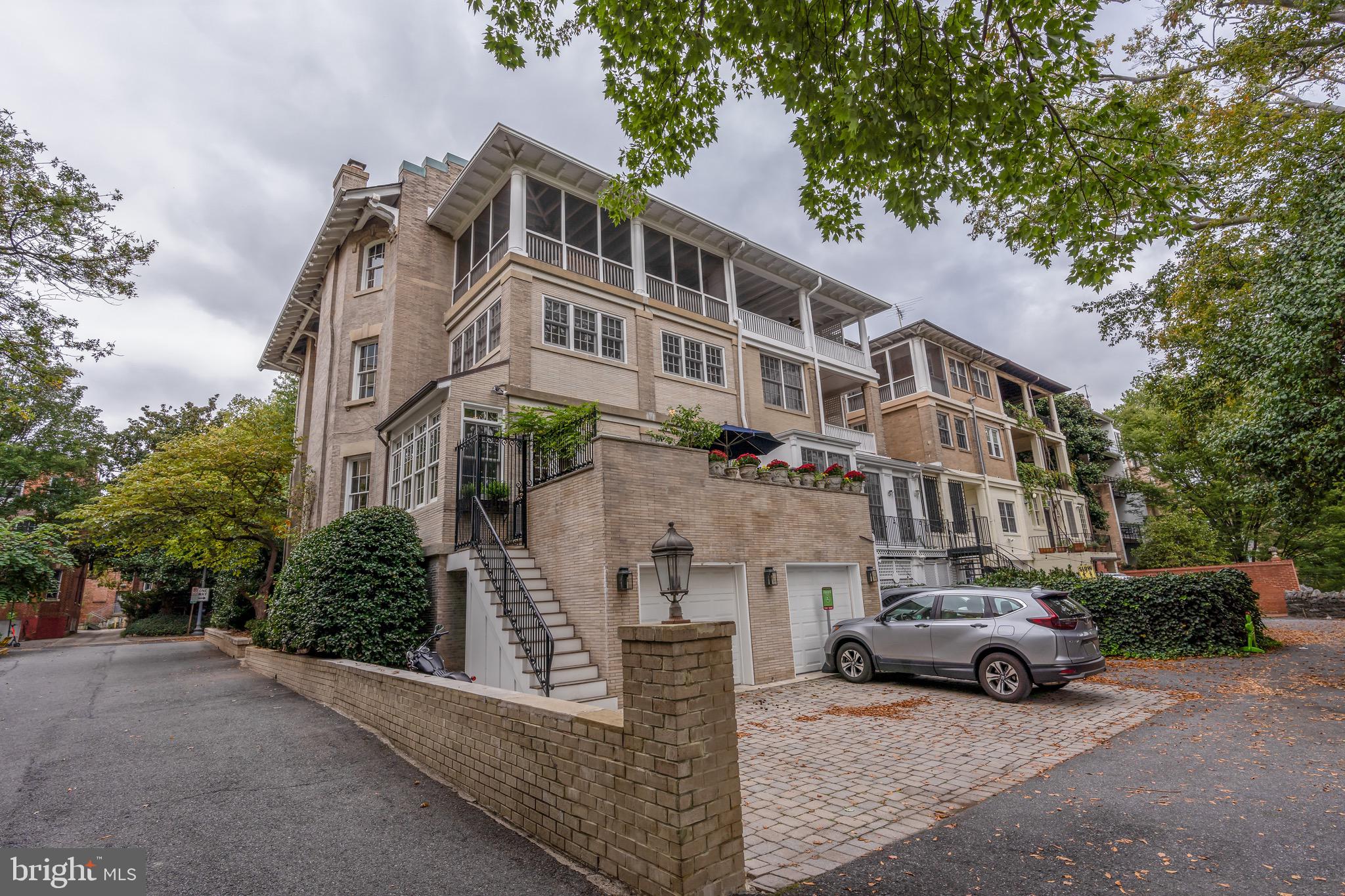 WOODLEY PARK - Residential