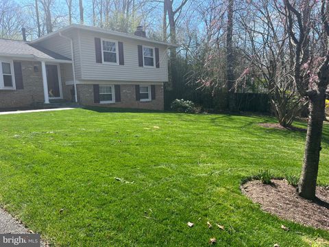 Photo of 7812 Potters Mill Court, ROCKVILLE, MD 20855 (MLS # MDMC2218134)