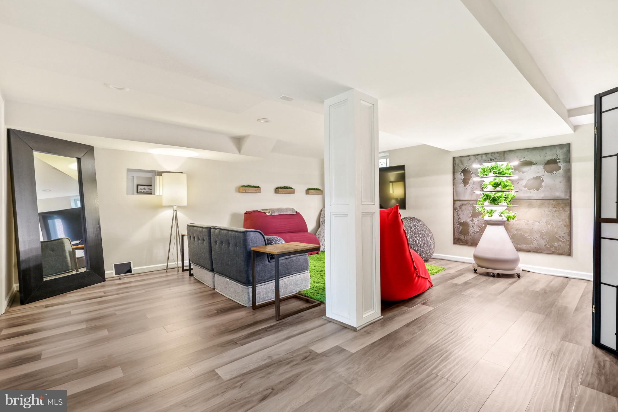 MOUNT WASHINGTON - Residential