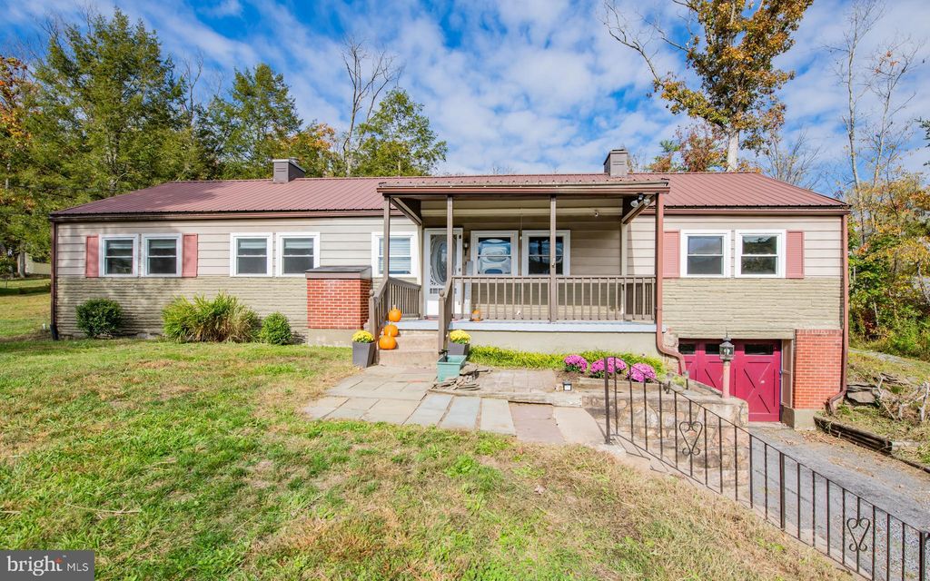 Photo of 6 Oak Ln, LOCK HAVEN, PA 17745 (MLS # PACL2025286)