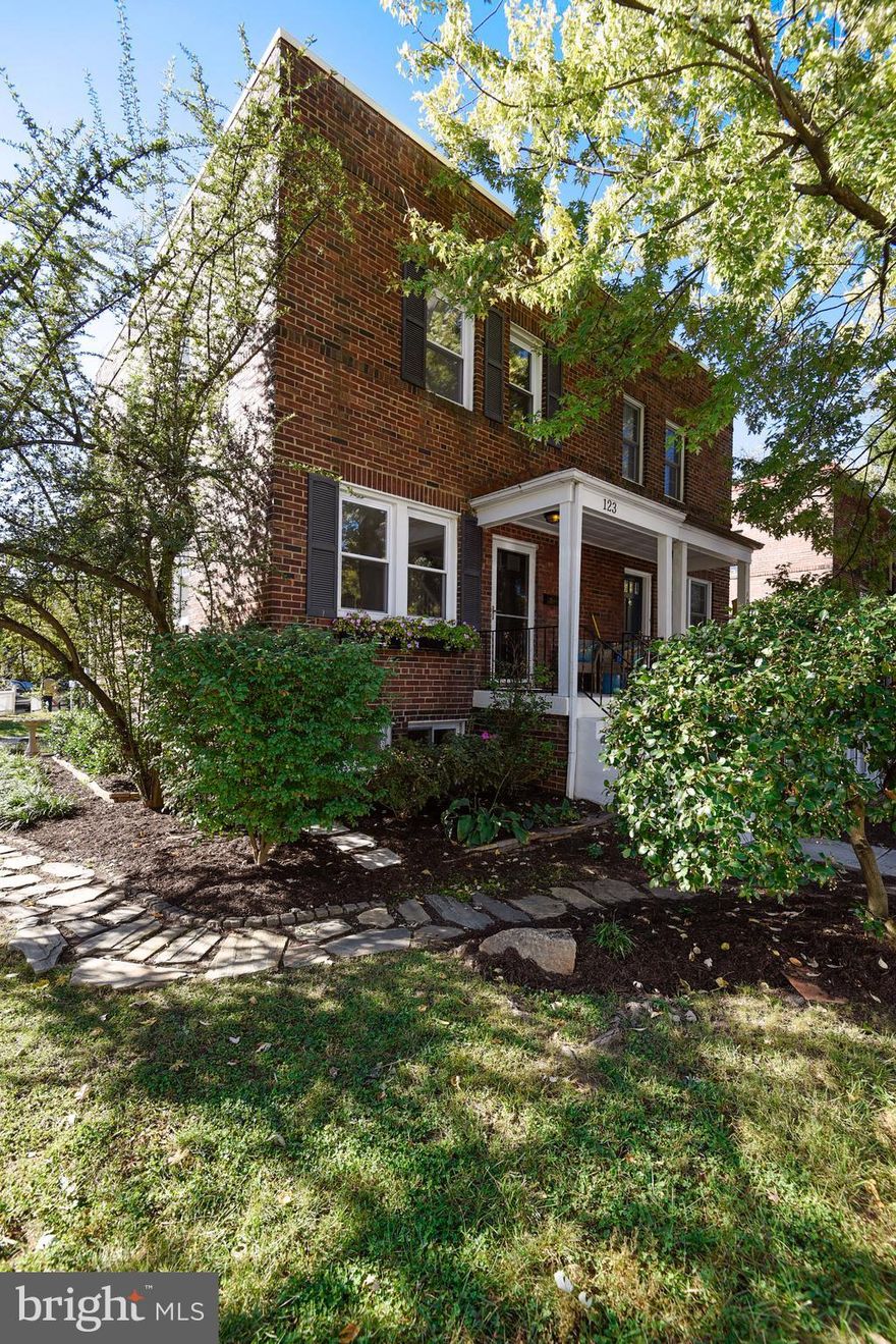 Charming home on a large,corner lot with picket fence. Spacious, eat-in kitchen with new microwave & oven. Kitchen opens to deck for access to patio and backyard. Three bedrooms and updated bathroom on upper level. Basement has rec room, half bath, laundry and storage. New AC in 2016. Amazing location- minutes to Old Town & Del Ray, under 10 minutes walking to Braddock or King Street Metros.