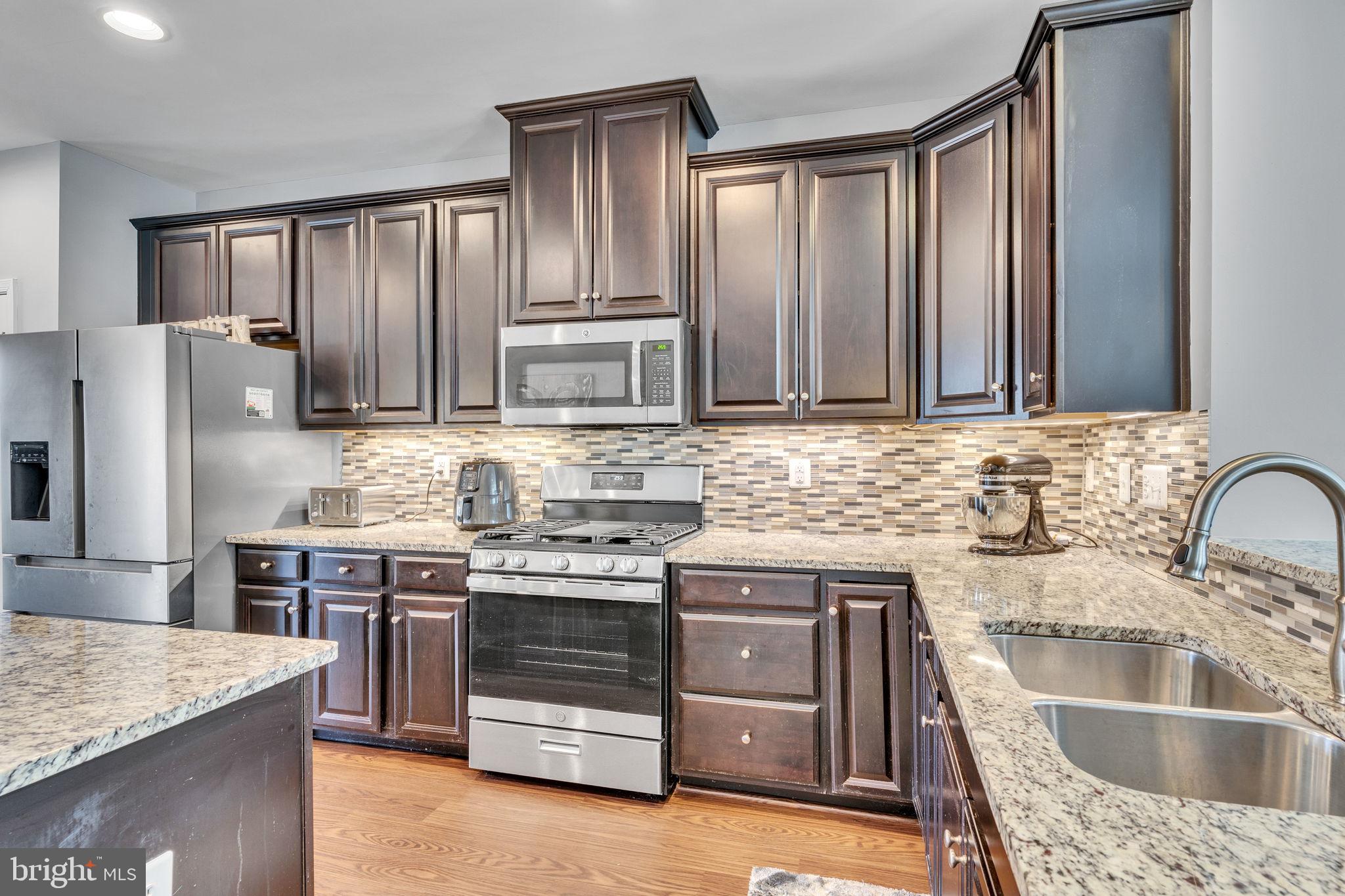 THE PARK AT ADDISON METRO - Residential