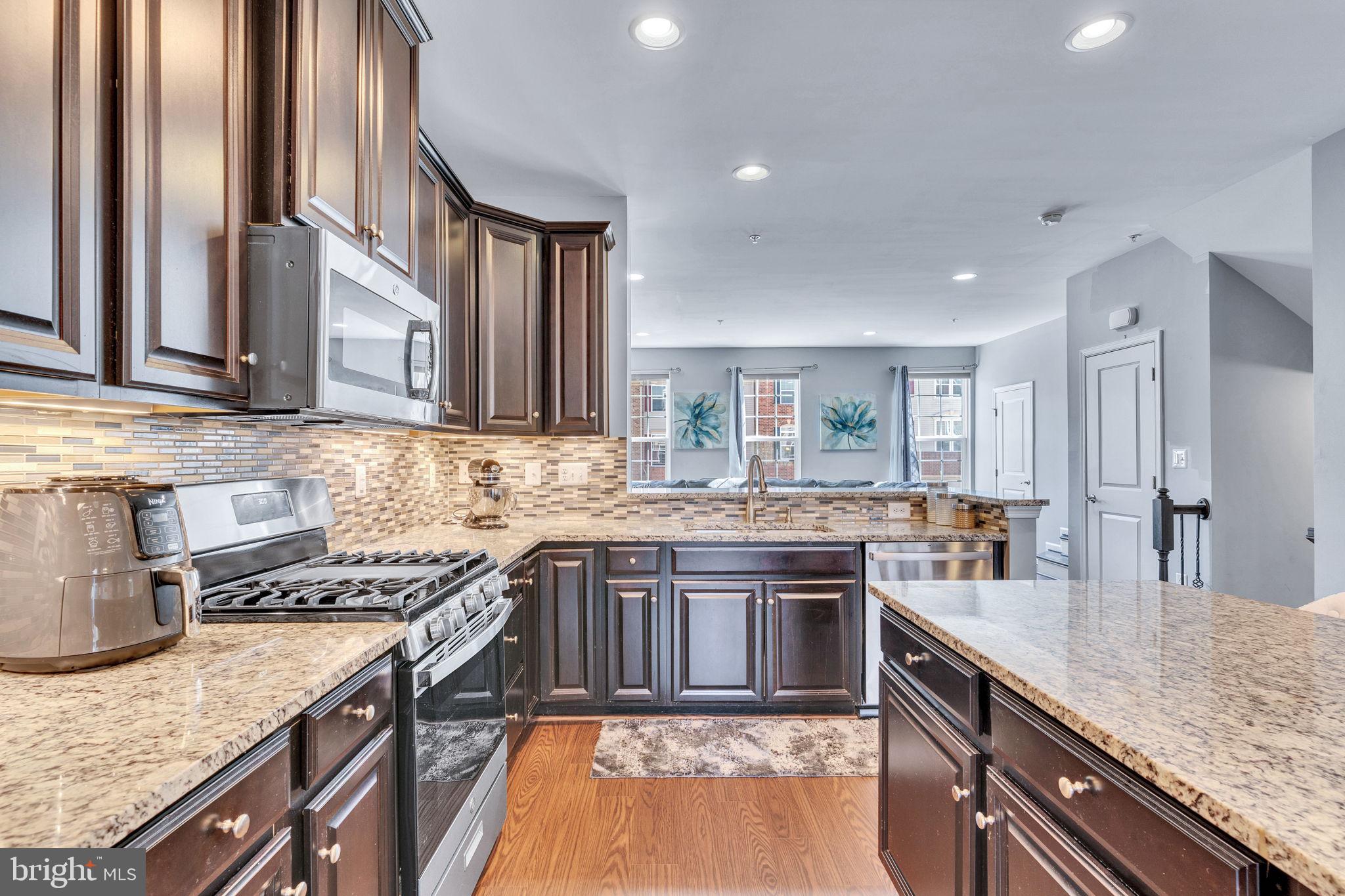 THE PARK AT ADDISON METRO - Residential