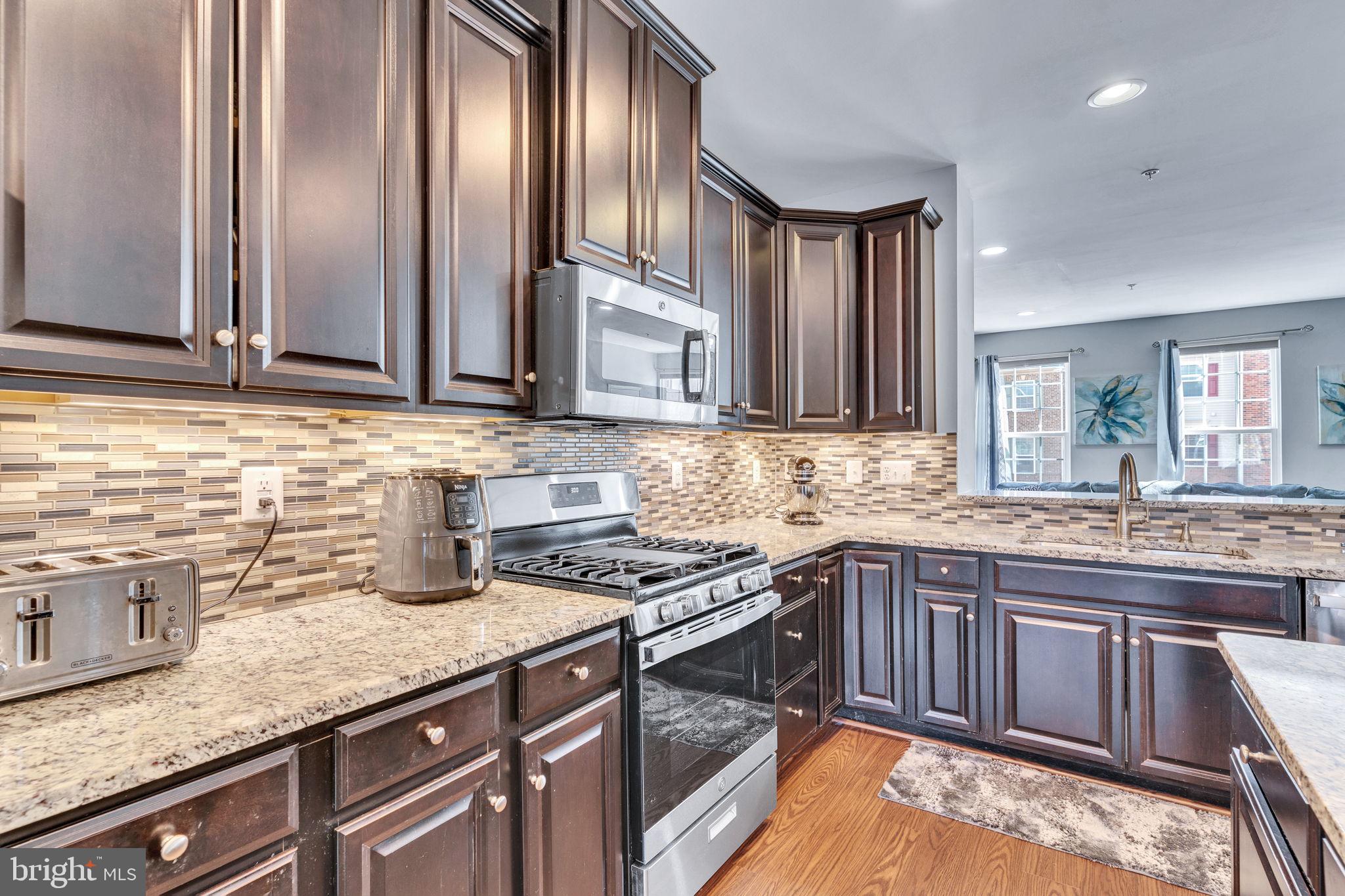 THE PARK AT ADDISON METRO - Residential