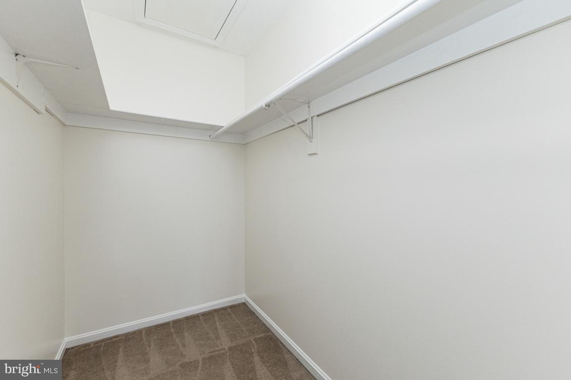 ROLLING OAKS - Residential Lease