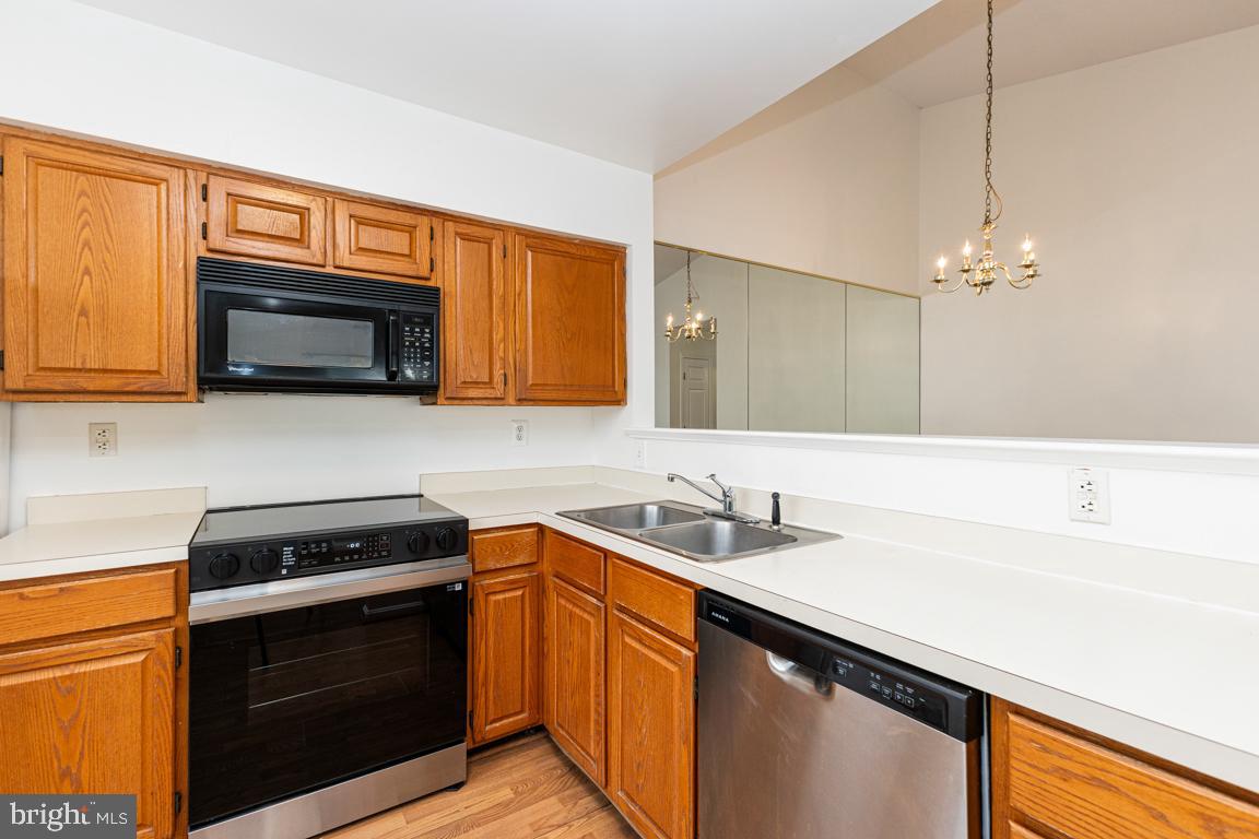 ROLLING OAKS - Residential Lease