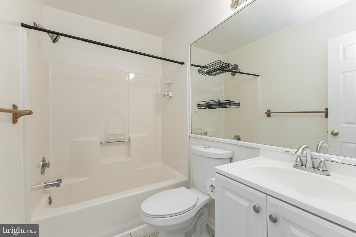 ROLLING OAKS - Residential Lease