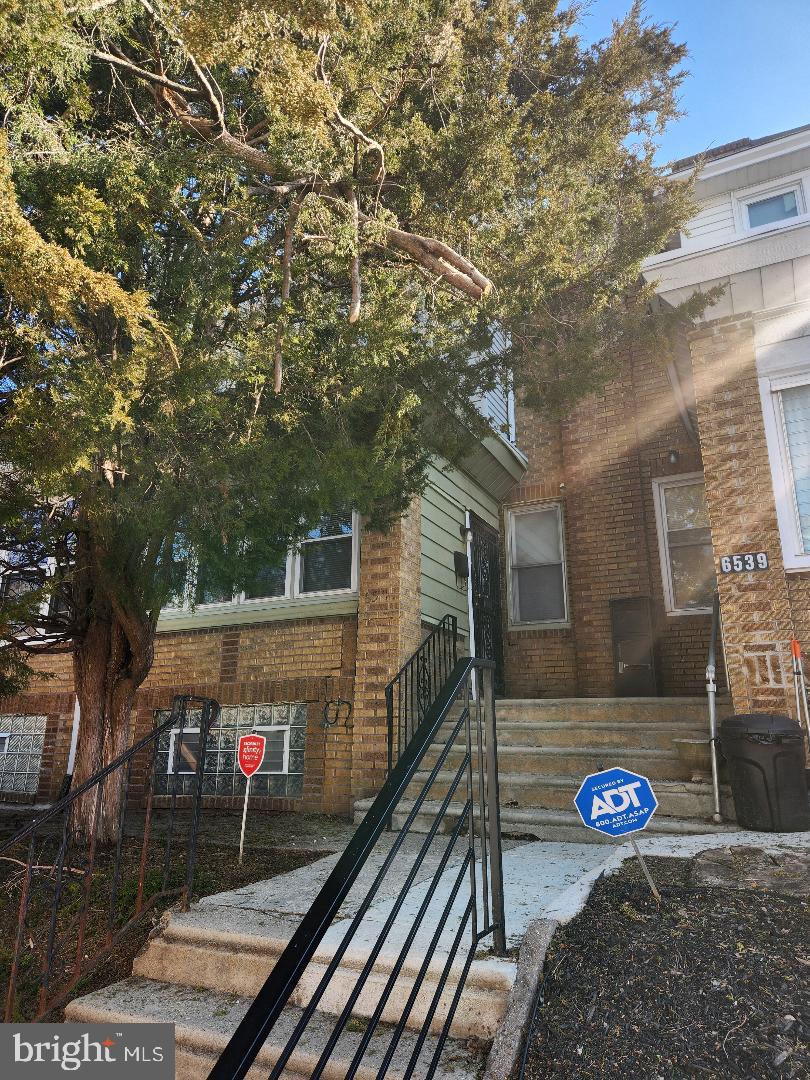 EAST OAK LANE - Residential