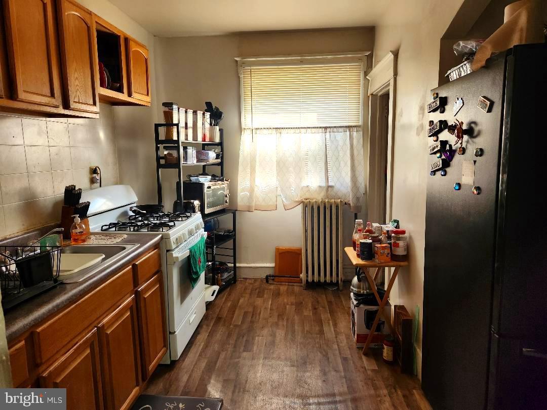 EAST OAK LANE - Residential