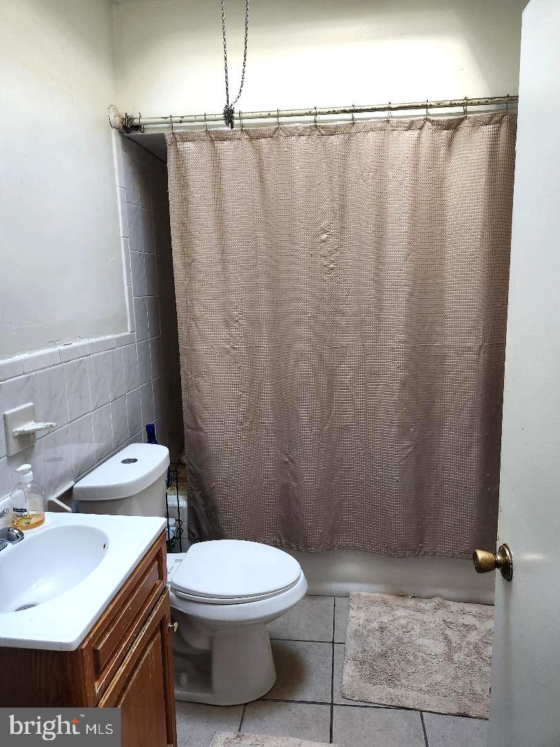 EAST OAK LANE - Residential