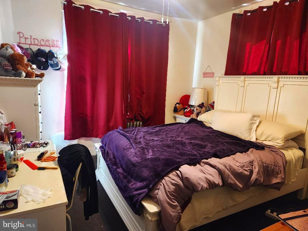 EAST OAK LANE - Residential