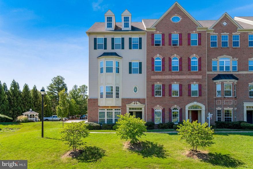 Beautiful bright and sunny end-of-group townhome condo.  Well maintained with on trend finishes, 9 foot ceilings, hardwood floors, granite countertops, stainless steel appliances, master bath has separate shower and soaking tub, double vanities and 2 large walk in closets.  Laundry is on the bedroom level.  Lots of light in this beautiful home that has the open concept you want with quick and easy access to Rt97, Rt 100, I695 and I95.