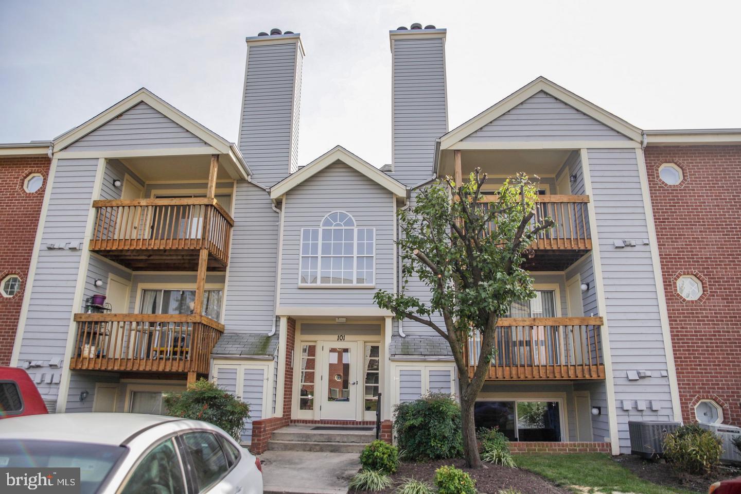 2BR 2BA CONDO WITH FIREPLACE & BALCONY**PREFER NO SMOKING & NO PETS, WILL CONSIDER CASE BY CASE THOUGH**