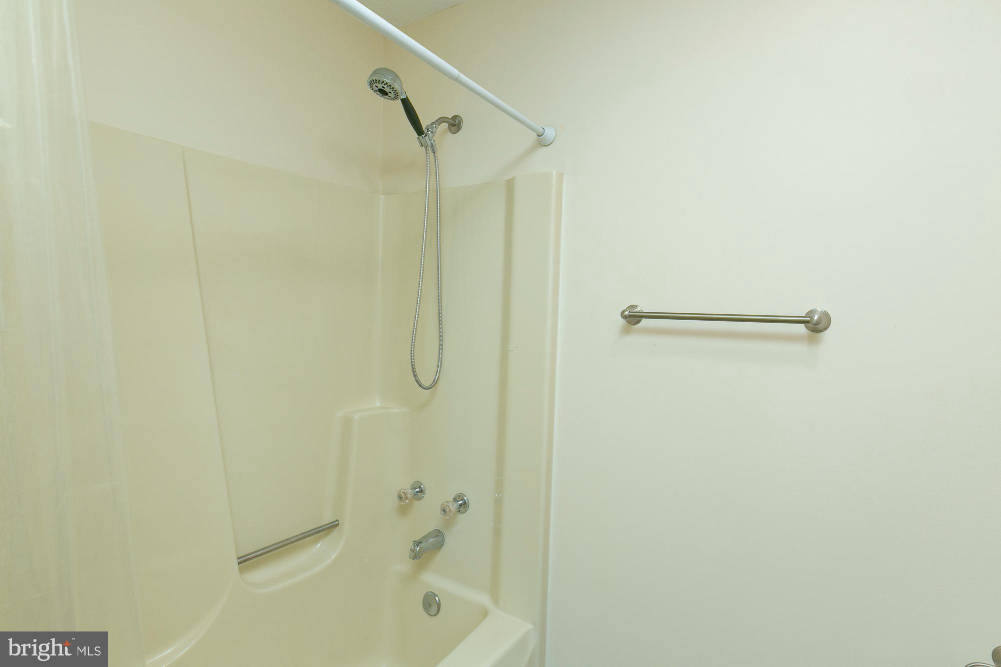 CREEKSIDE - Residential