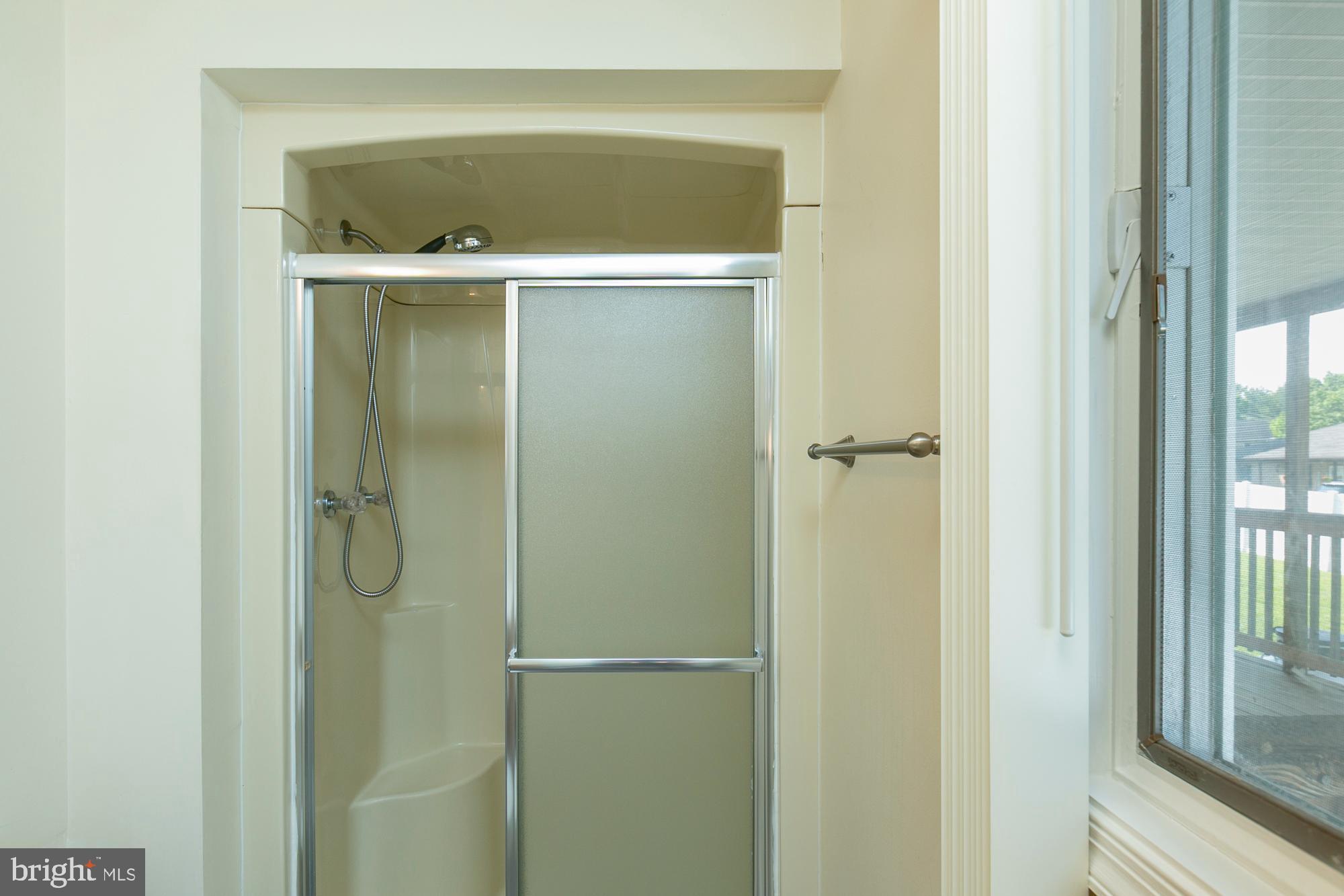 CREEKSIDE - Residential