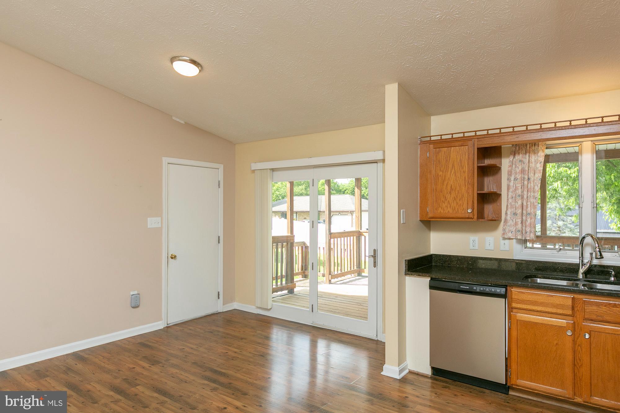 CREEKSIDE - Residential