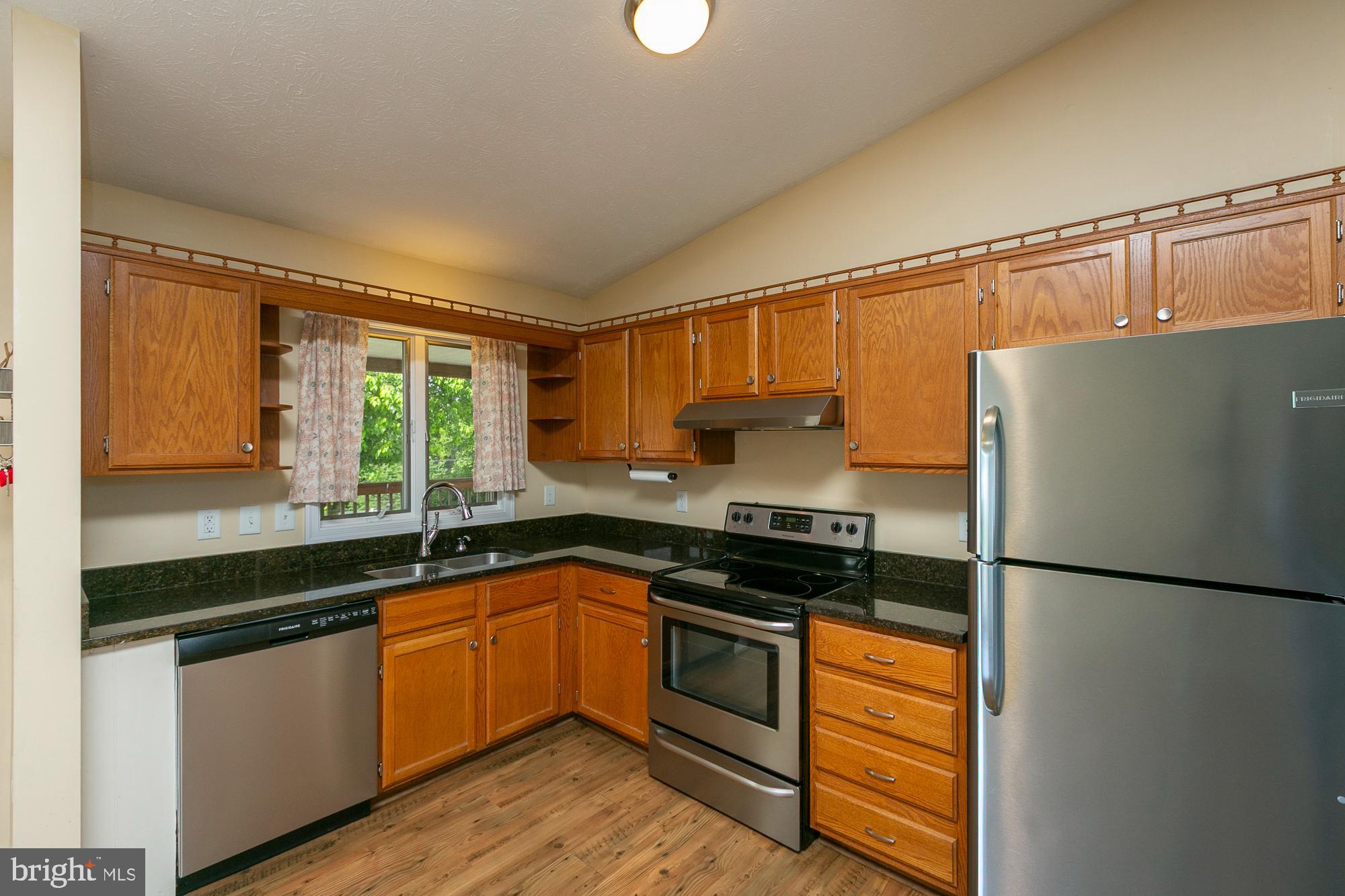 CREEKSIDE - Residential