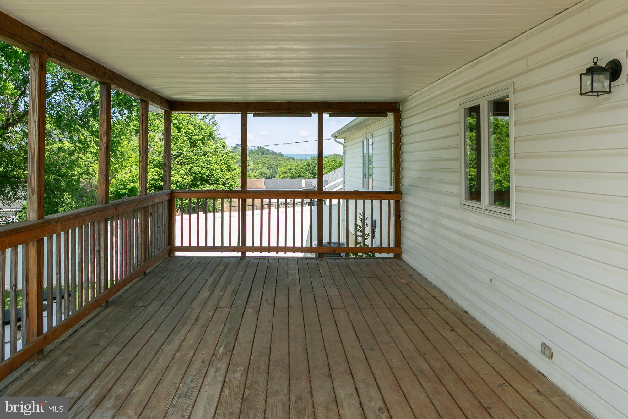 CREEKSIDE - Residential