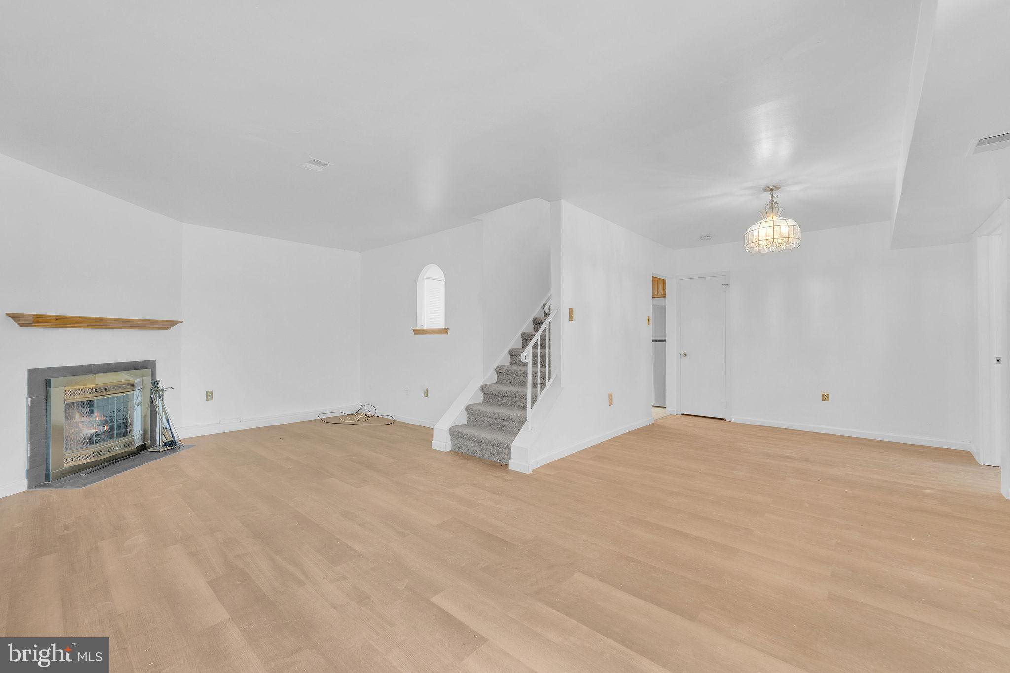 2208 GREENWOOD DRIVE