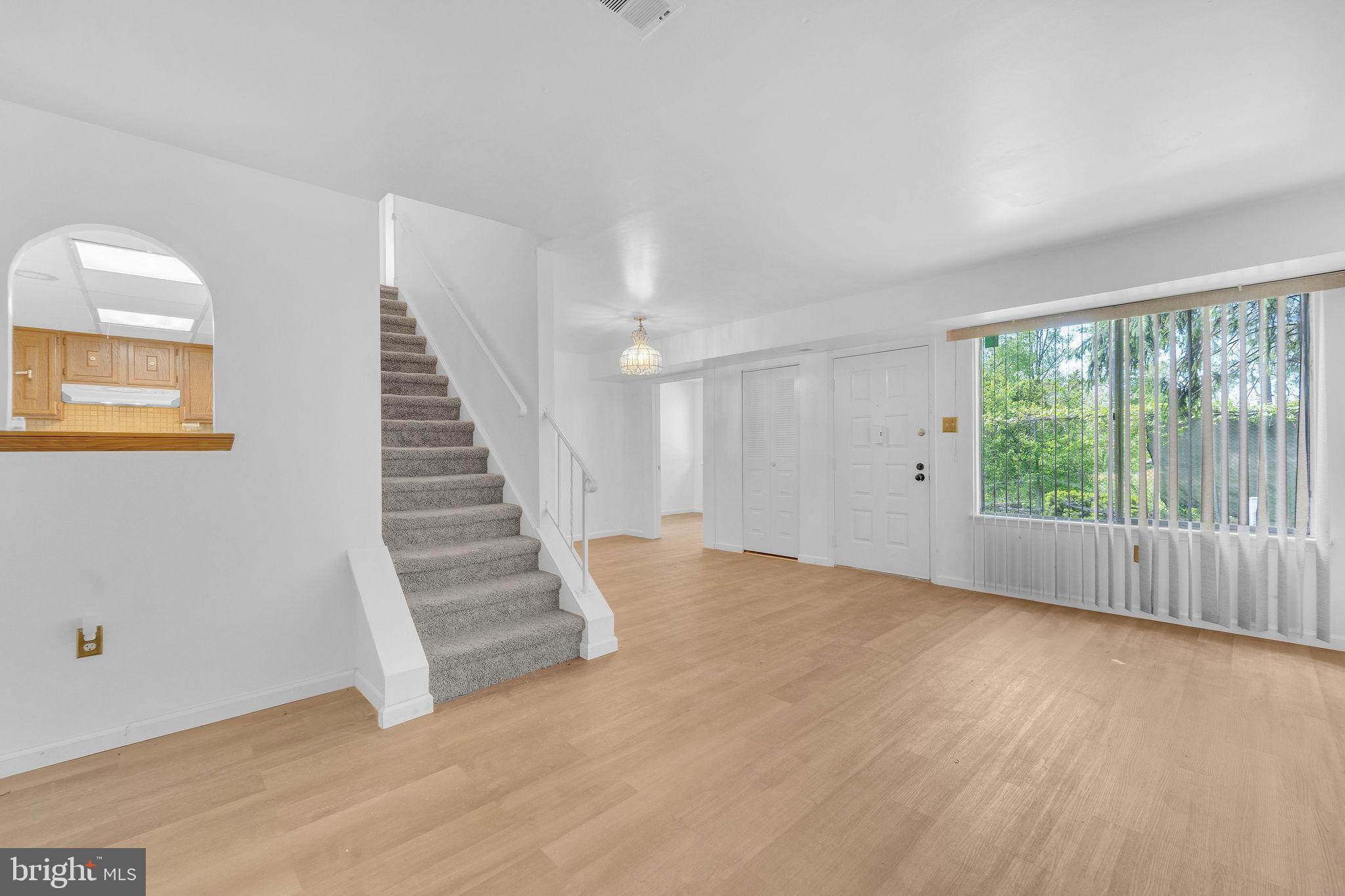 2208 GREENWOOD DRIVE