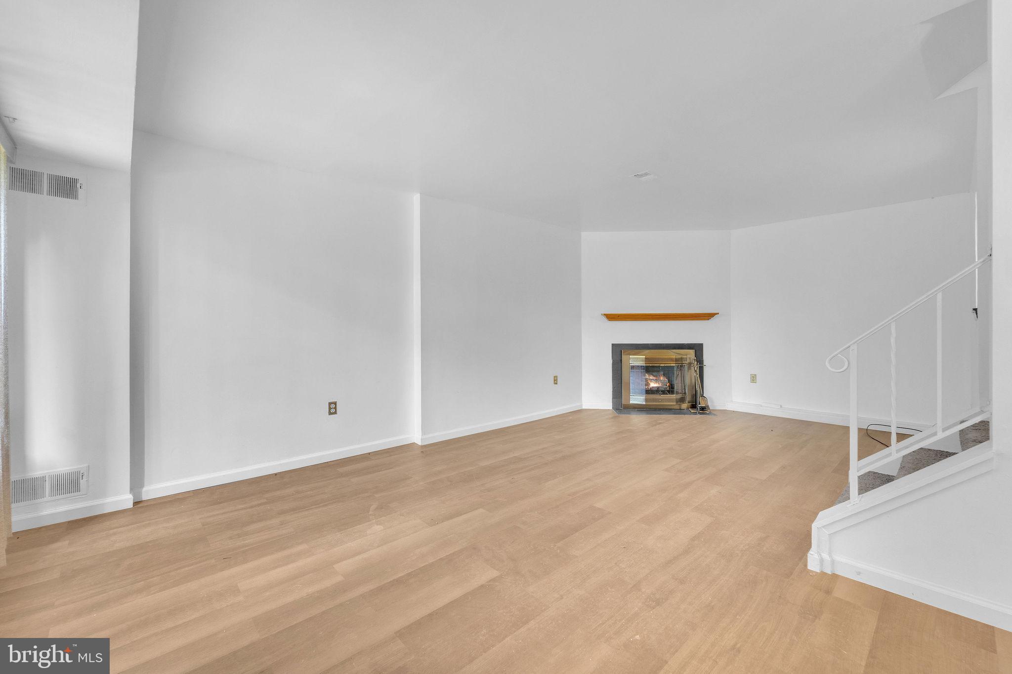 2208 GREENWOOD DRIVE
