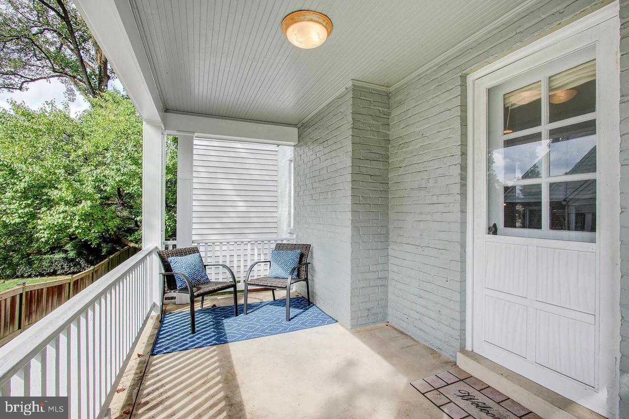 COUNTRY CLUB PARK - Residential Lease