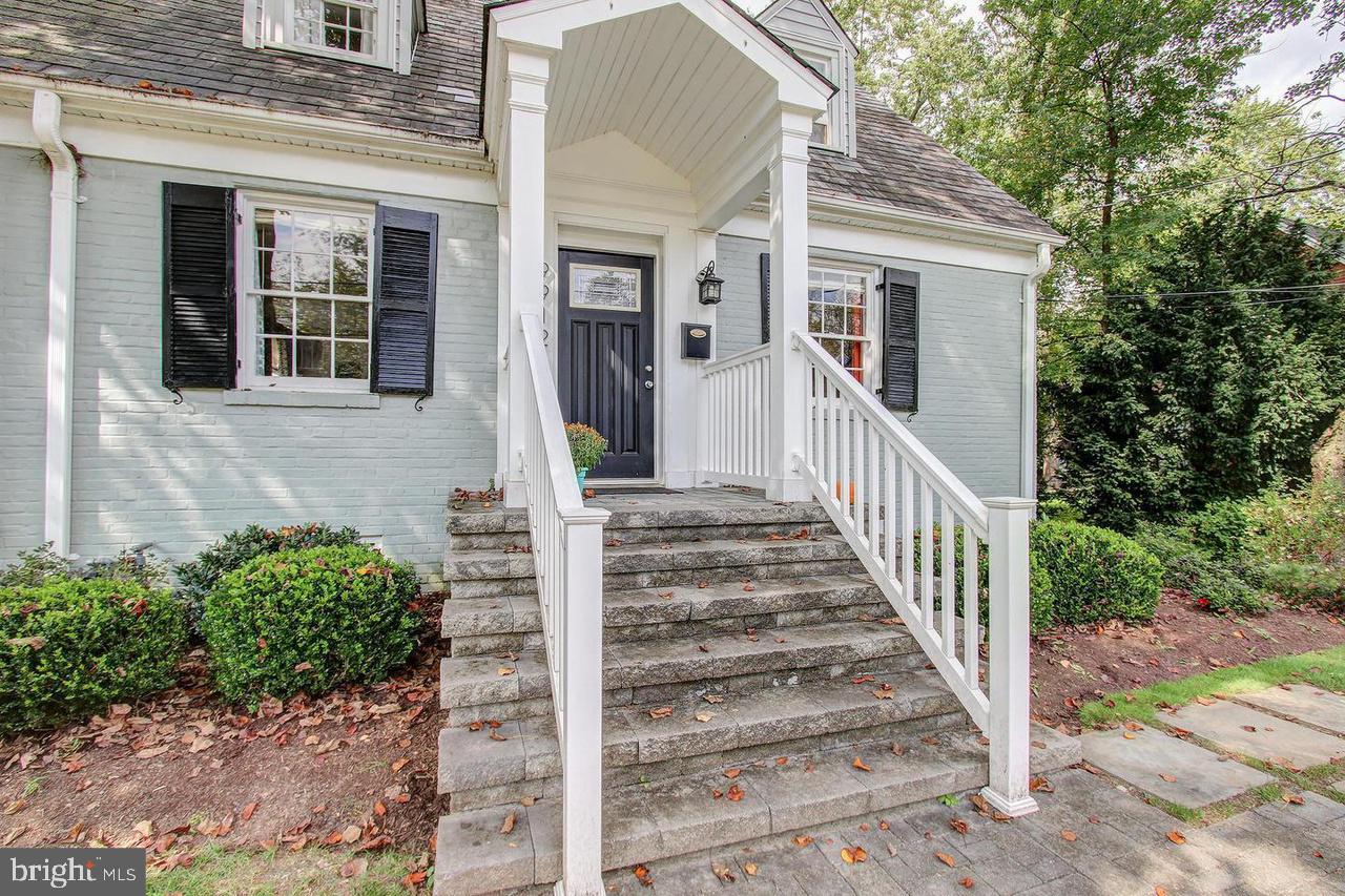 COUNTRY CLUB PARK - Residential Lease