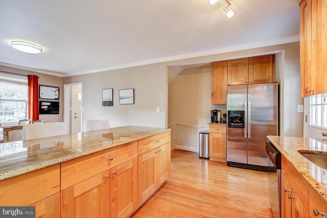 COUNTRY CLUB PARK - Residential Lease