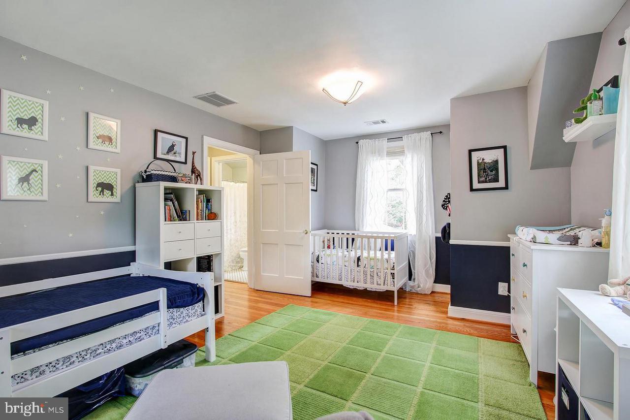 COUNTRY CLUB PARK - Residential Lease