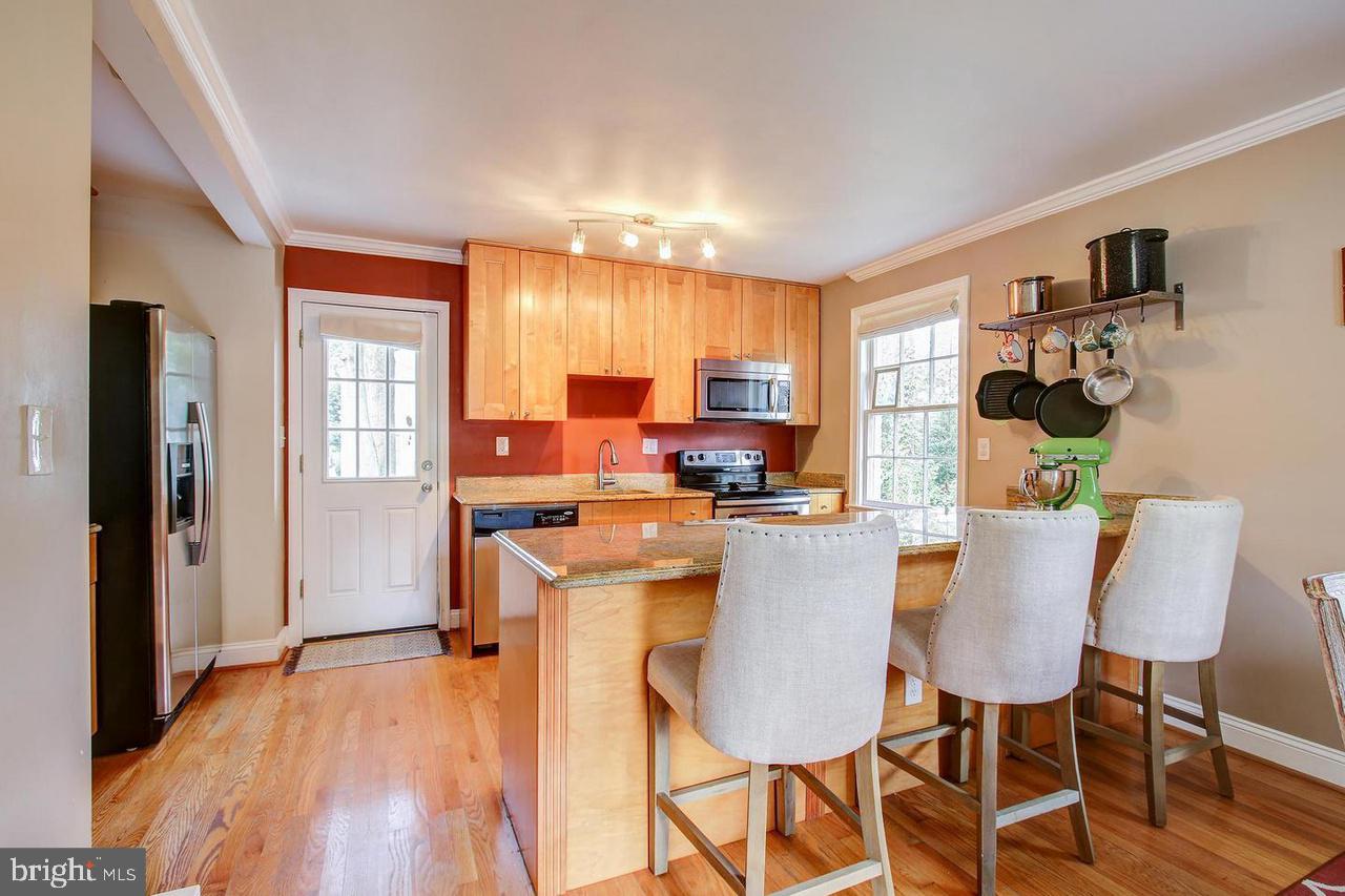 COUNTRY CLUB PARK - Residential Lease