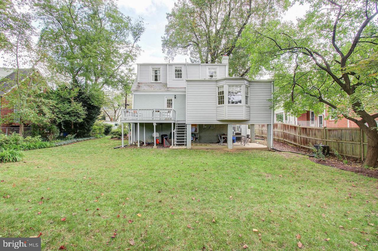 COUNTRY CLUB PARK - Residential Lease