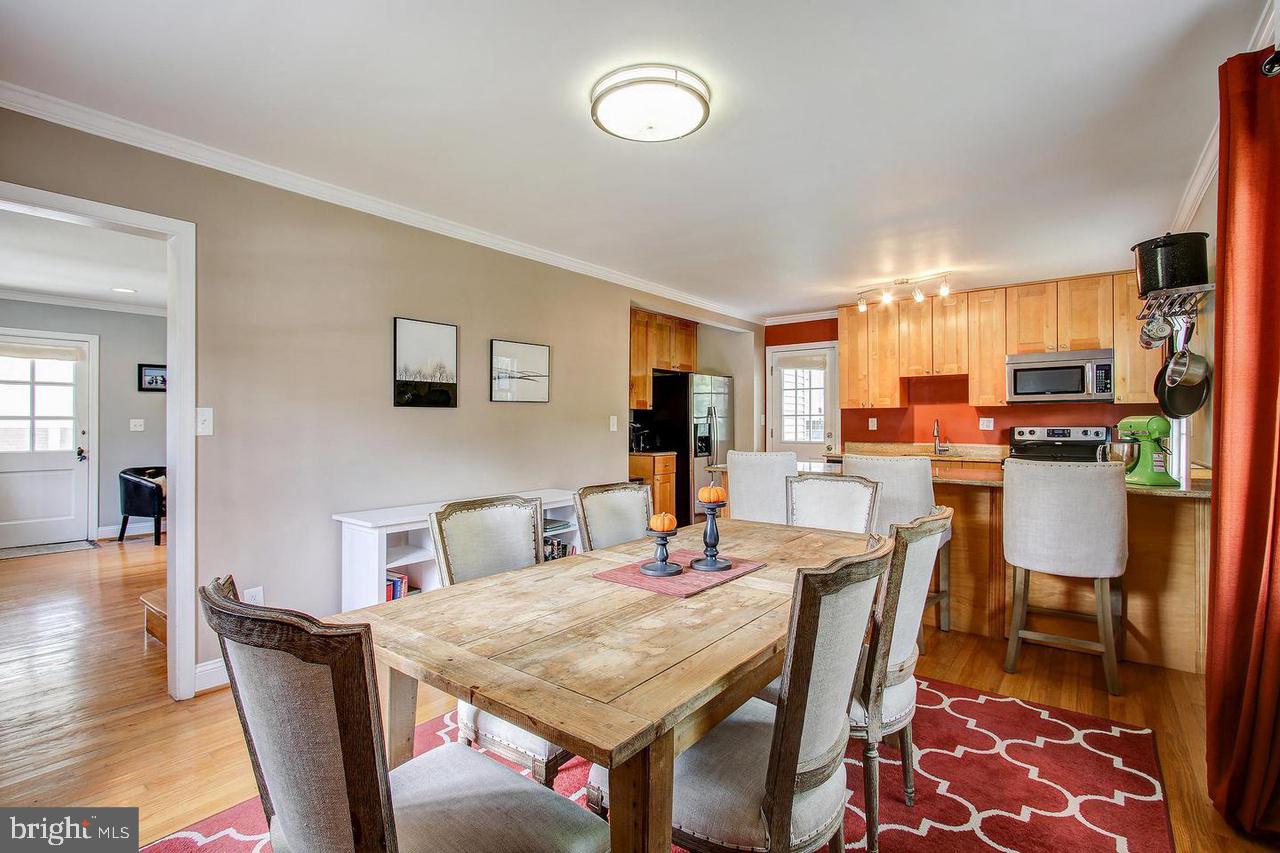 COUNTRY CLUB PARK - Residential Lease