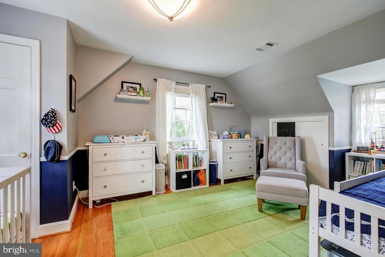 COUNTRY CLUB PARK - Residential Lease