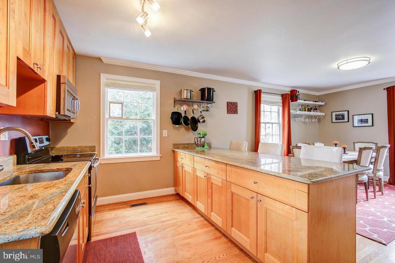 COUNTRY CLUB PARK - Residential Lease