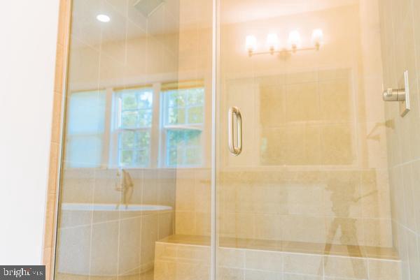 OAK CREEK CLUB - Residential Lease