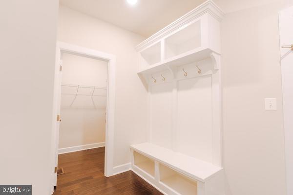 OAK CREEK CLUB - Residential Lease