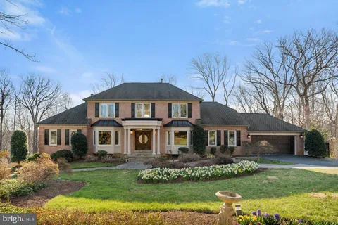 2007 Spring Branch Drive, Vienna, VA MLS: VAFX2229638