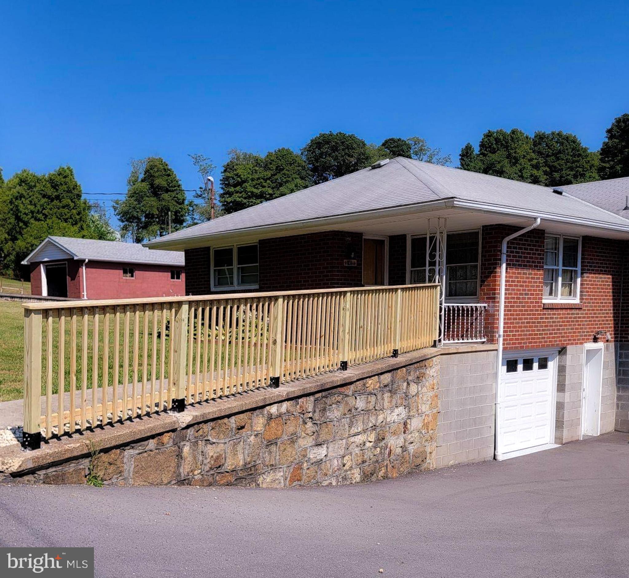 ECKHART MINES - Residential