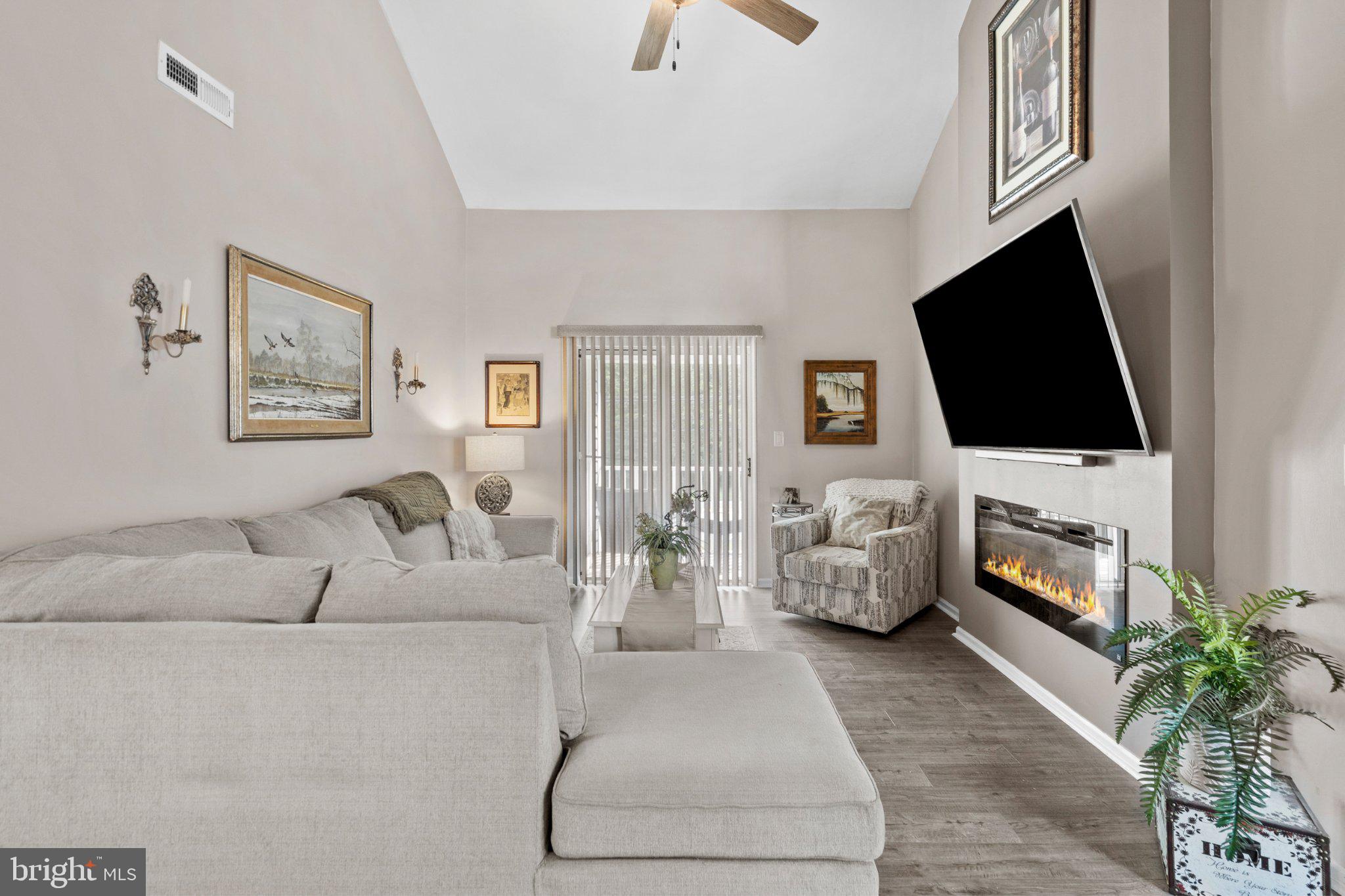 468 STEEPLECHASE COURT