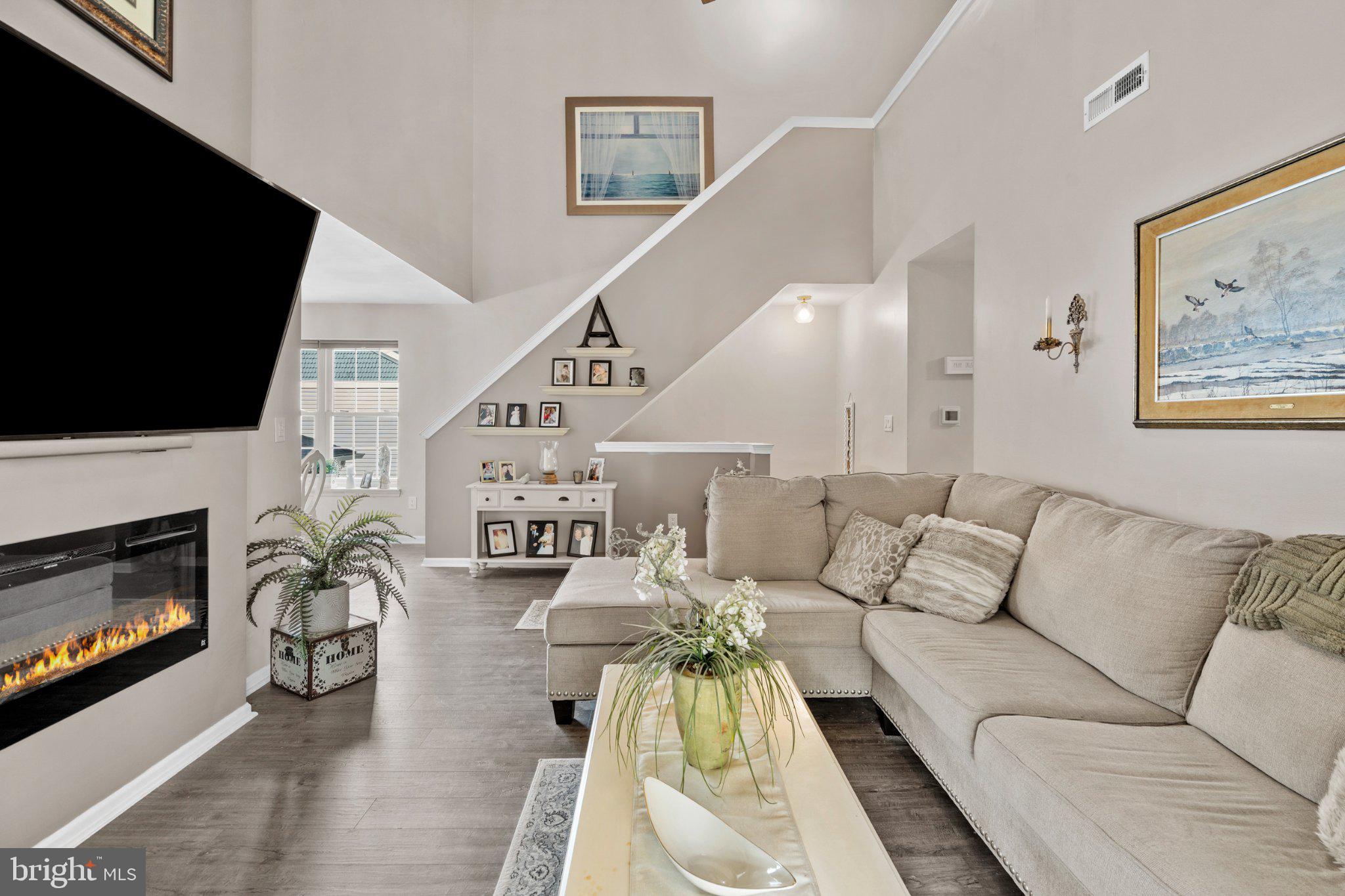 468 STEEPLECHASE COURT
