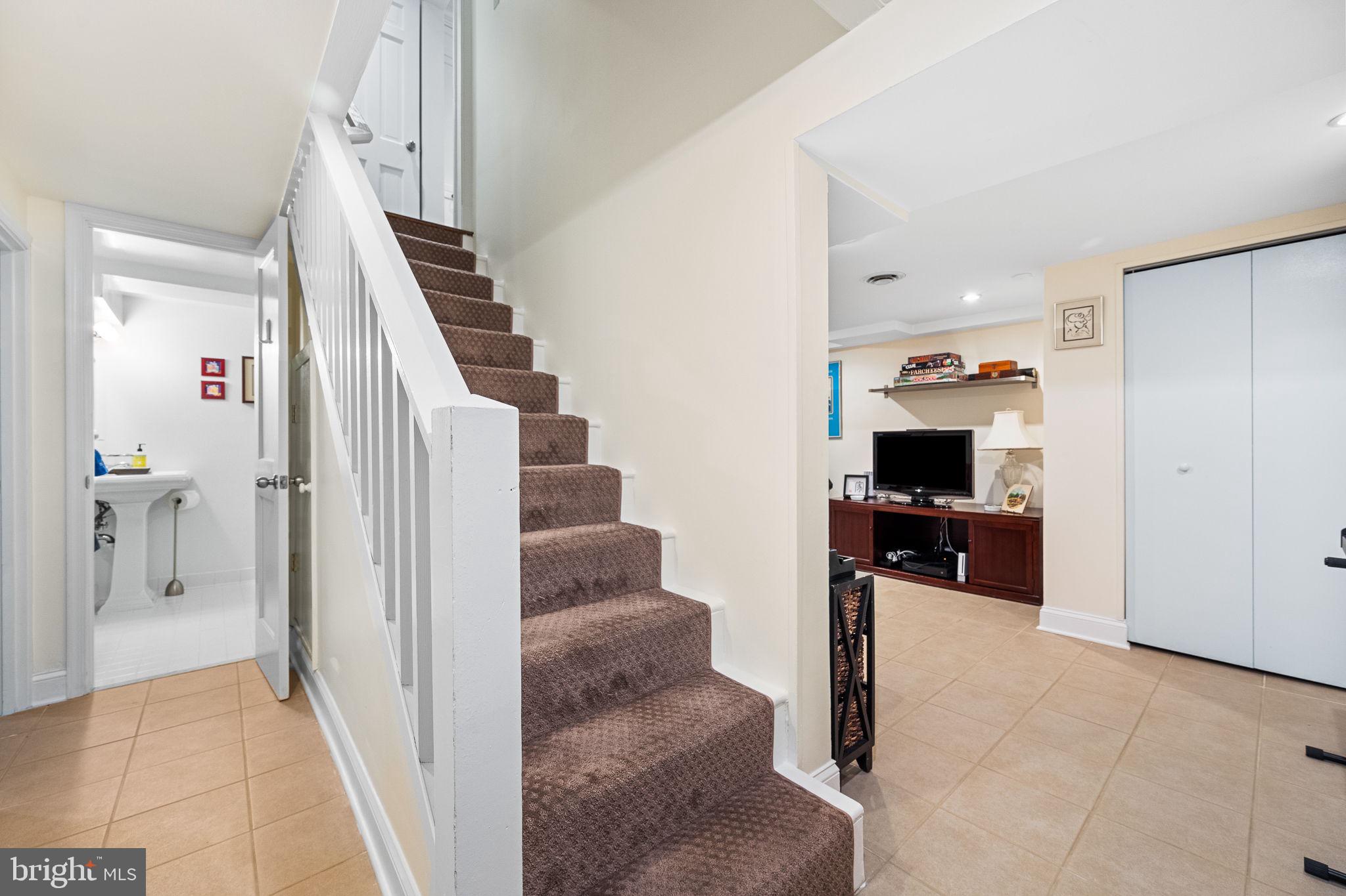 CHEVY CHASE VILLAGE - Residential